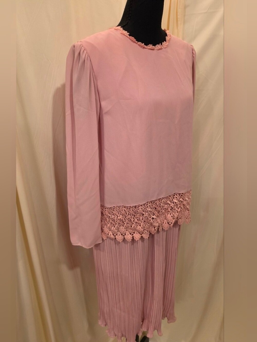 Vtg 80s Good Times Pink Pleated Midi Dress Lace Accent Acetate Lining Medium